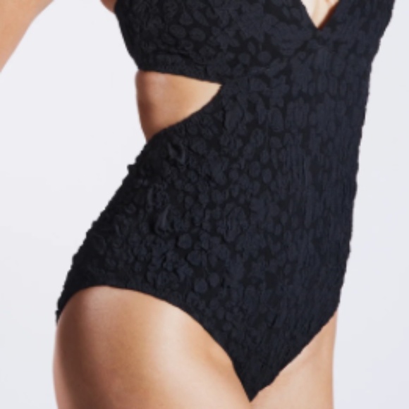 MALIA MILLS VALENCIA MAILLOT - Picture 6 of 6